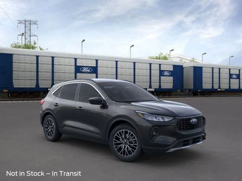 New 2025 Ford Escape SE w/ Class II Trailer Tow Package FWD image 7