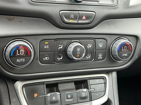 Certified 2023 GMC Terrain SLE w/ Driver Convenience Package AWD/4WD image 30