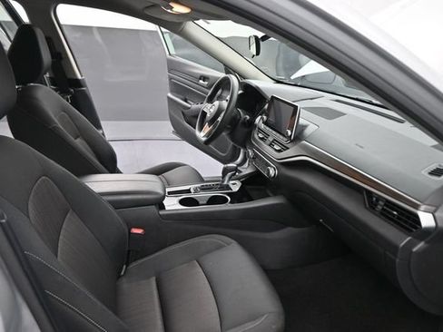 Used 2024 Nissan Altima 2.5 SV FWD image 21