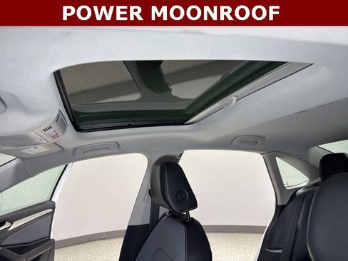 Used 2025 Volkswagen Jetta SE w/ Black Wheel Package image 2