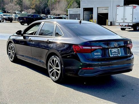 Used 2023 Volkswagen Jetta Sport image 11