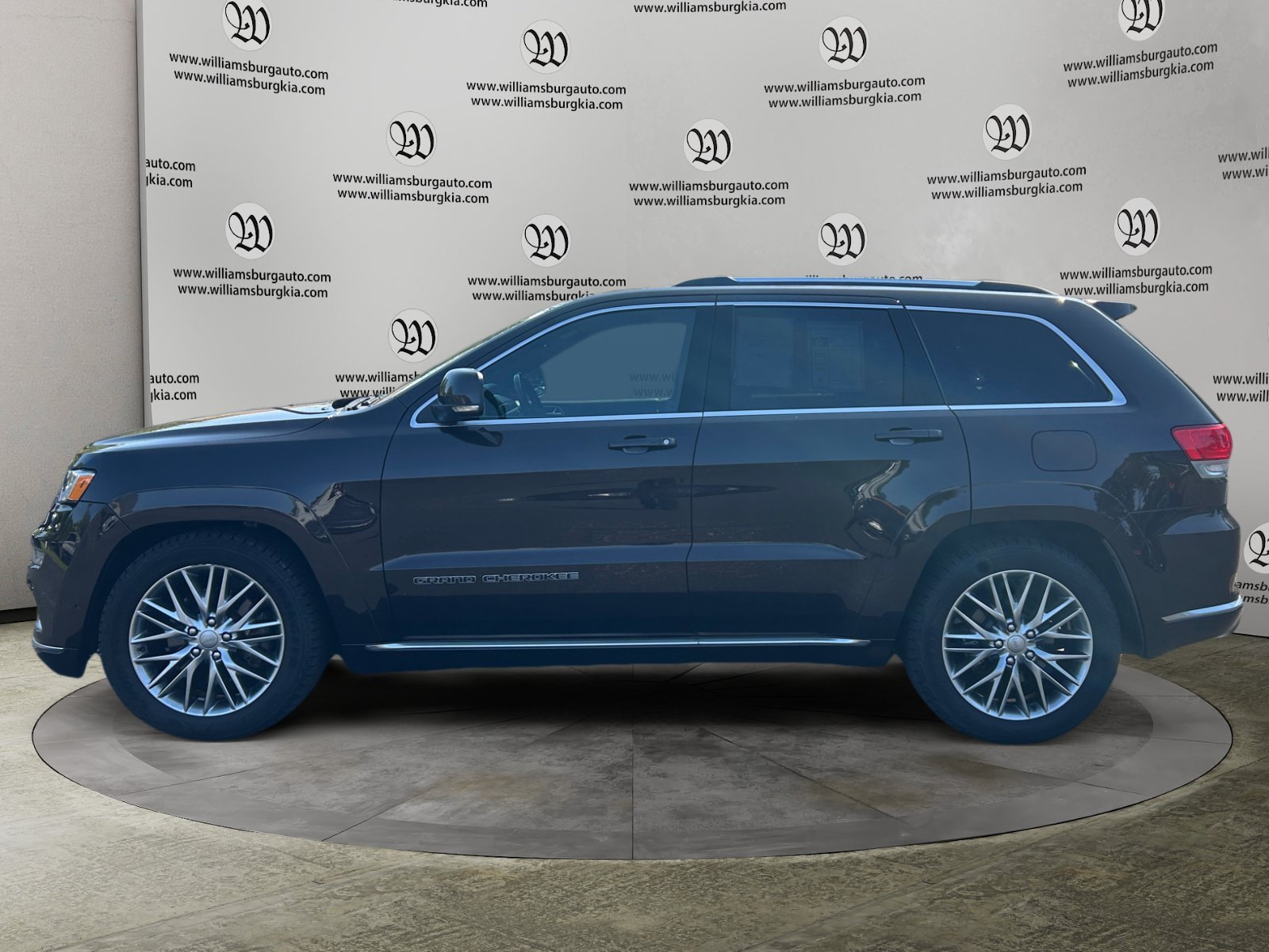 Used 2017 Jeep Grand Cherokee Summit w/ Platinum Series Group AWD/4WD image 2