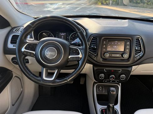 Used 2018 Jeep Compass Latitude w/ Cold Weather Group FWD image 13