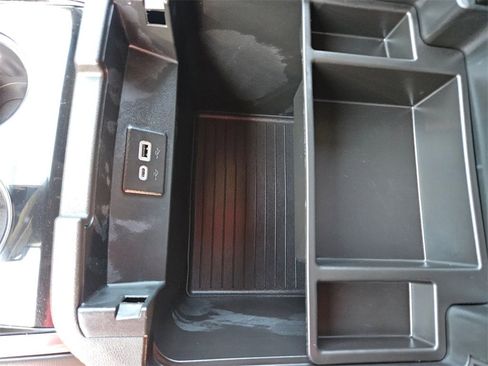 Used 2025 Chevrolet Suburban Z71 image 30