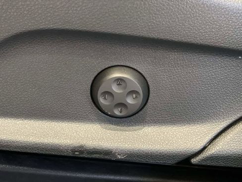 Used 2018 Mercedes-Benz GLC 300 4MATIC image 15