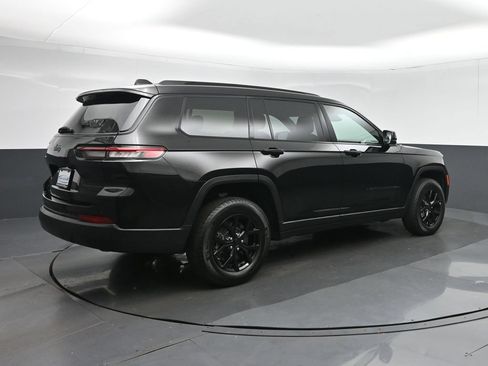 Used 2025 Jeep Grand Cherokee L Altitude AWD/4WD image 7