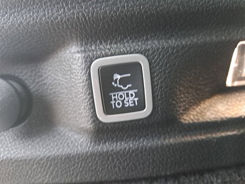 Used 2022 Jeep Grand Cherokee L Overland w/ Luxury Tech Group IV image 15