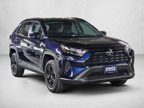 Used 2025 Toyota RAV4 XLE AWD/4WD image 3