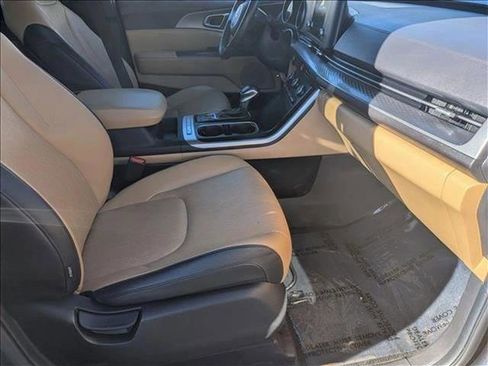 Used 2024 Kia Carnival LX image 23