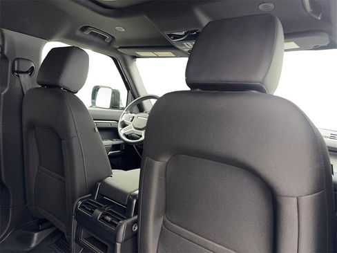 Used 2025 Land Rover Defender 110 S image 34