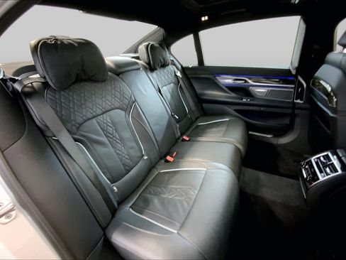 Used 2022 BMW 750i xDrive w/ Luxury Rear Seating Package AWD/4WD image 19