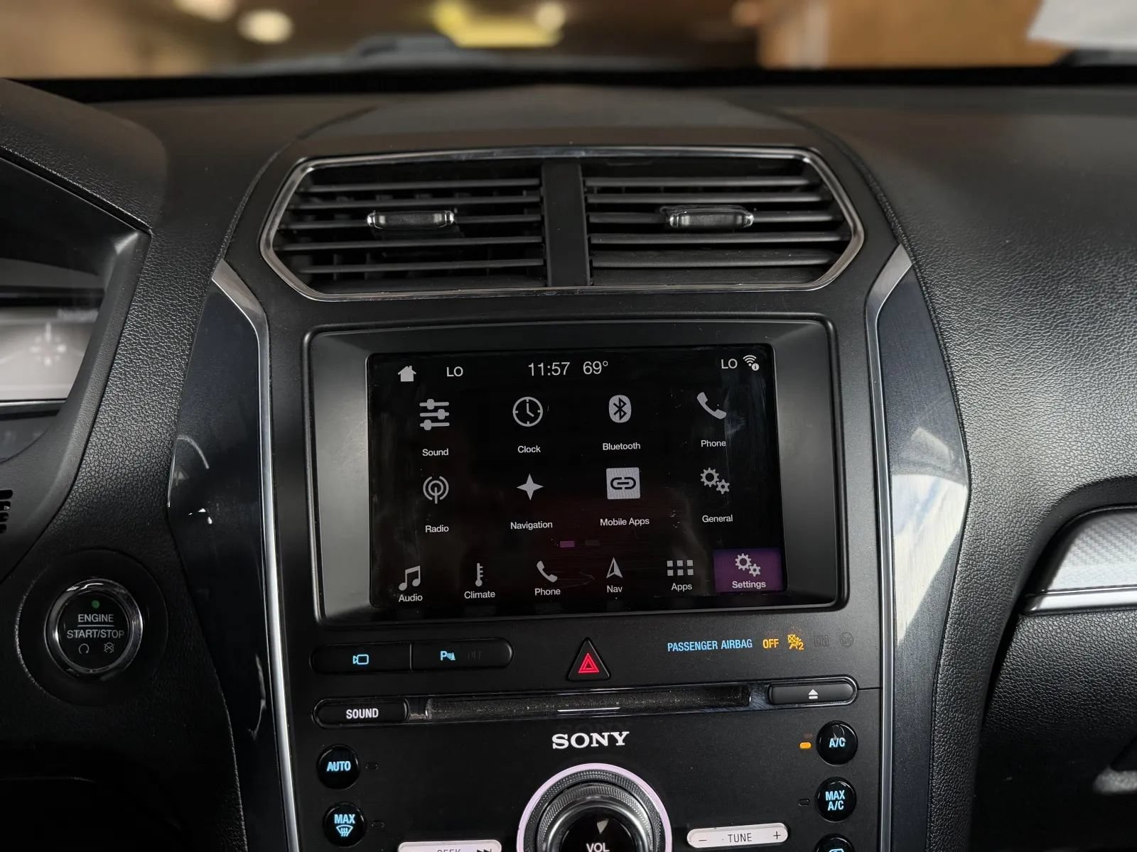 Used 2018 Ford Explorer Sport w/ Equipment Group 401A AWD/4WD image 34