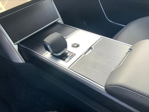 New 2025 Land Rover Range Rover SE image 7