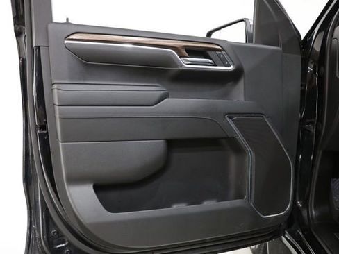 Used 2024 Chevrolet Silverado 1500 LT AWD/4WD image 19