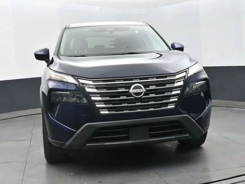 Used 2024 Nissan Rogue SV FWD image 3