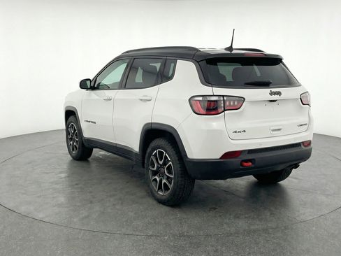 Used 2025 Jeep Compass Trailhawk AWD/4WD image 6