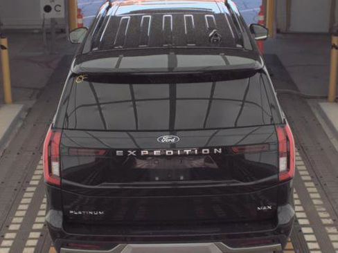 Used 2025 Ford Expedition Max Platinum AWD/4WD image 27