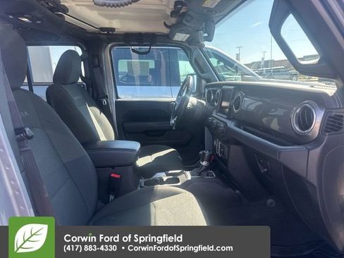 Used 2018 Jeep Wrangler Unlimited Sahara image 16