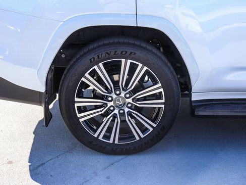 Used 2025 Lexus LX 600 4WD w/ Luxury Package image 9