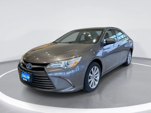 Used 2017 Toyota Camry XLE w/ Moonroof Package image 1