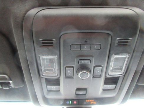 Used 2021 Chevrolet Tahoe Z71 w/ Z71 Signature Package AWD/4WD image 18