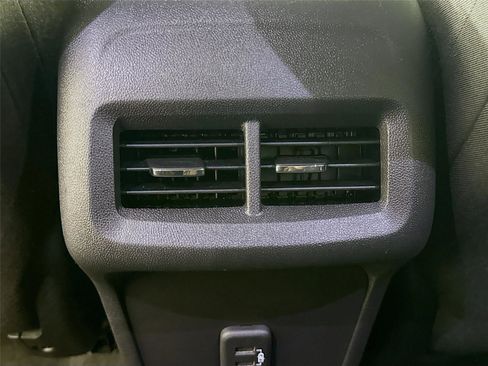 Used 2024 Chevrolet Equinox LT image 25