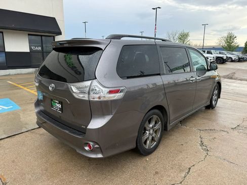 Used 2017 Toyota Sienna SE FWD image 15