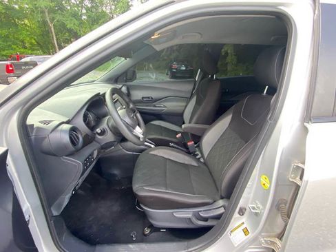 Used 2020 Nissan Kicks S FWD image 4