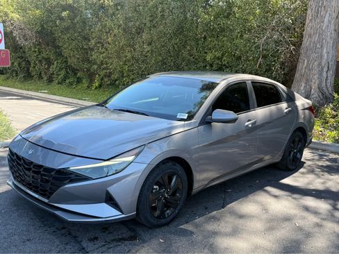 Used 2023 Hyundai Elantra SEL FWD image 2