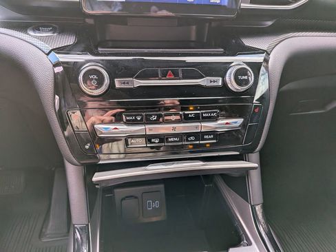 Used 2024 Ford Explorer ST-Line w/ Class IV Trailer Tow Package image 21