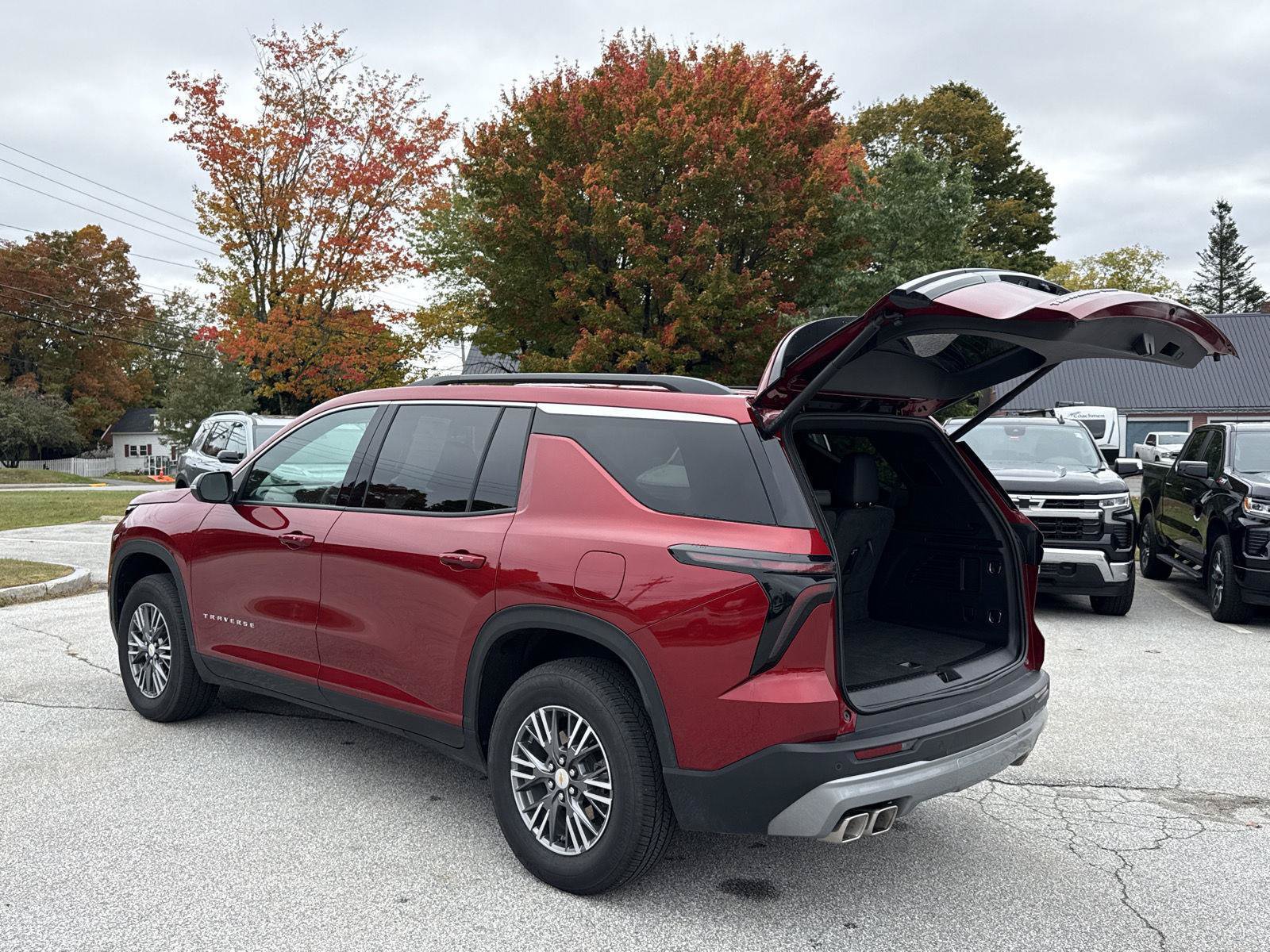 Used 2026 Chevrolet Traverse LT AWD/4WD image 11