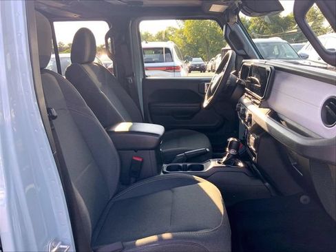Used 2024 Jeep Wrangler Unlimited Sport AWD/4WD image 17