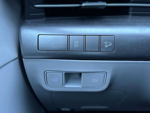 Used 2025 Hyundai Kona Limited image 33