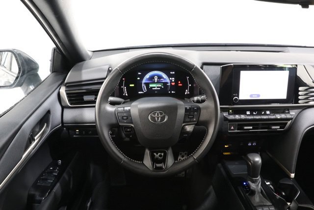 Used 2025 Toyota Camry SE FWD image 12