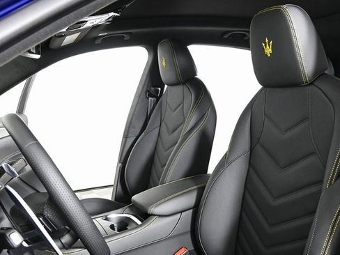 New 2025 Maserati Grecale GT image 2