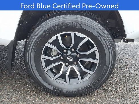 Used 2022 Toyota Tacoma TRD Sport image 9