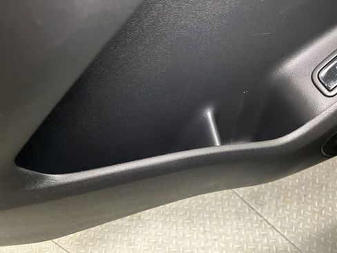 Used 2025 Chevrolet Traverse LT w/ Sun and Wheel Package image 44