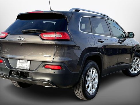 Used 2018 Jeep Cherokee Latitude Plus w/ Comfort/Convenience Group image 12