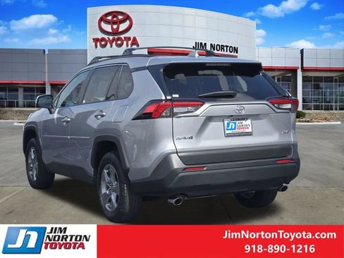 Used 2025 Toyota RAV4 XLE FWD image 6