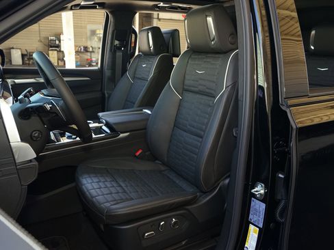 Used 2026 Cadillac Escalade V AWD/4WD image 9