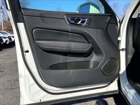 Used 2022 Volvo XC60 B5 Momentum w/ Climate Package image 20