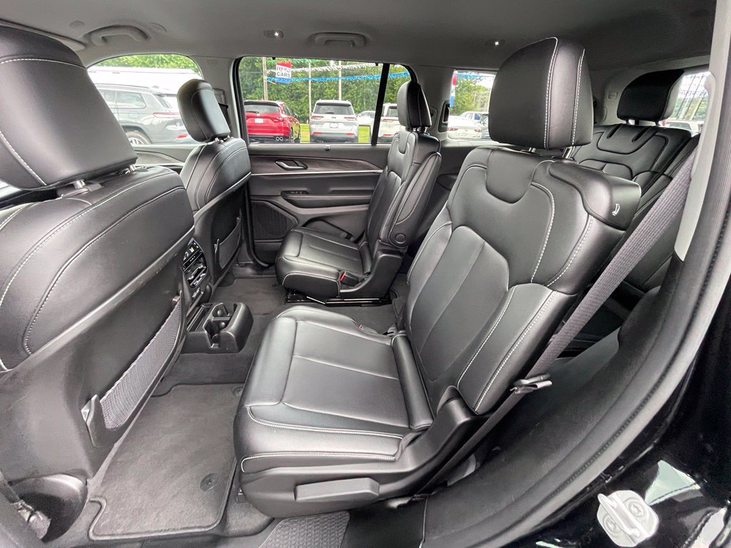 Used 2023 Jeep Grand Cherokee L Limited w/ Luxury Tech Group II AWD/4WD image 17