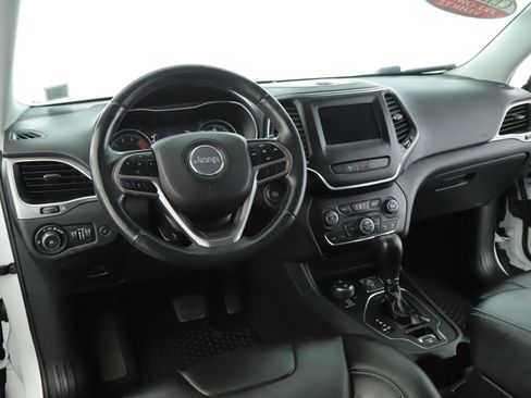 Used 2019 Jeep Cherokee Latitude Plus w/ Comfort/Convenience Group image 2