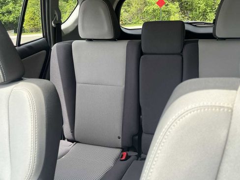 Used 2015 Toyota RAV4 XLE AWD/4WD image 28