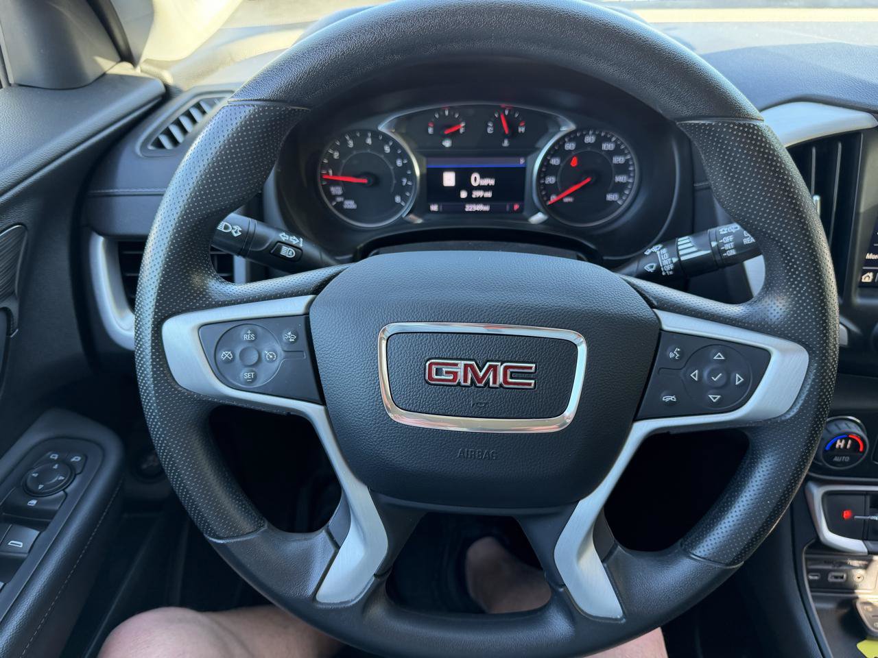 Used 2023 GMC Terrain SLE w/ Driver Convenience Package AWD/4WD image 16