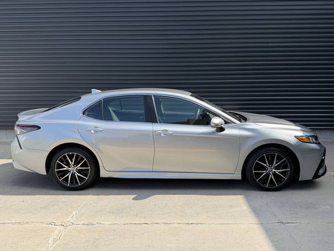 Used 2024 Toyota Camry SE FWD image 11
