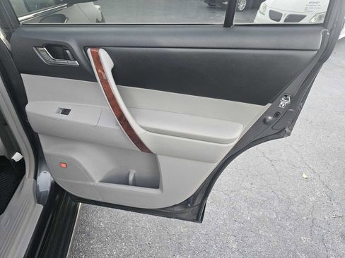 Used 2013 Toyota Highlander Limited image 24