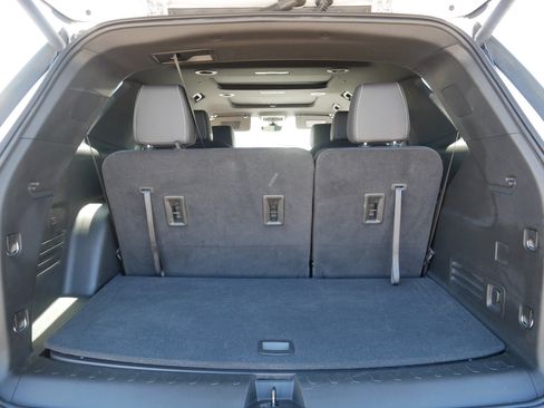 Used 2023 Chevrolet Traverse LT w/ LT Premium Package AWD/4WD image 18