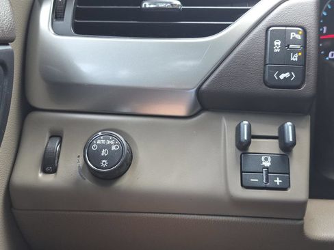 Used 2015 Chevrolet Tahoe LTZ RWD image 25