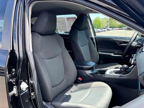 Used 2024 Toyota RAV4 XLE FWD image 7